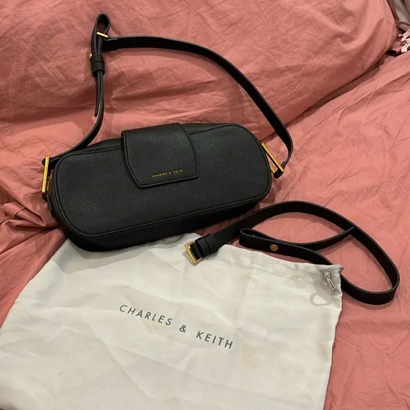 Charles and Keith shoulder/crossbody purse - Picture 1 of 5